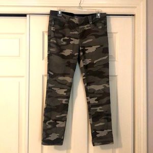 Democracy absolution camoflauge jeans sz 6